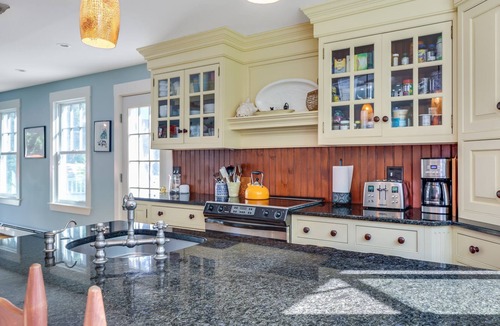 Dennis House | Dennis Village 3 Bedroom close to Mayflower Beach!