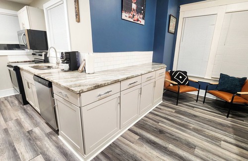 Shelby Park Apartment | Derby Oak Luxe Apartment By Expo and Shelby Park Close to Downtown and Airport