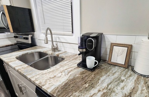 Shelby Park Apartment | Derby Oak Luxe Apartment By Expo and Shelby Park Close to Downtown and Airport