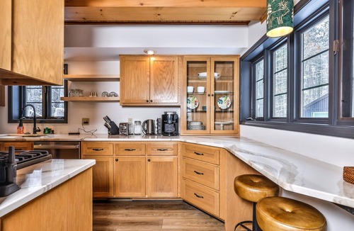 Lac du Flambeau House | Designer cottage on Statenaker Lake with dock access, trails, & Norwegian Sauna