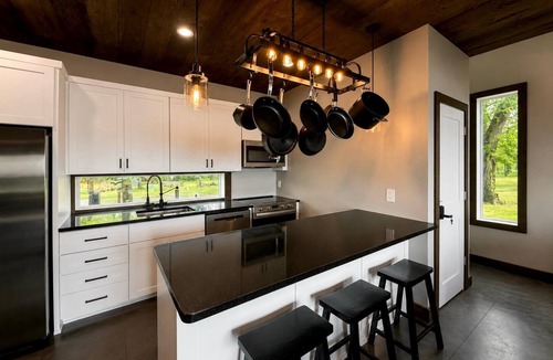 Dent Cabin | Designer Lake Cabin- PickleBall, HotTub, Slide, EV Charging, Ice Baths, Biking