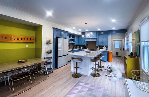 Detroit - Shoreway House | Designer's Home EV Charger Family-Friendly 3BR/3BA in Gordon Square