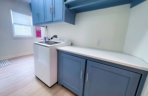 Detroit - Shoreway House | Designer's Home EV Charger Family-Friendly 3BR/3BA in Gordon Square