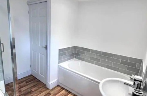 Sunderland Apartment | Devon-2 Bdrm Sleeps 4 Great for Contractors