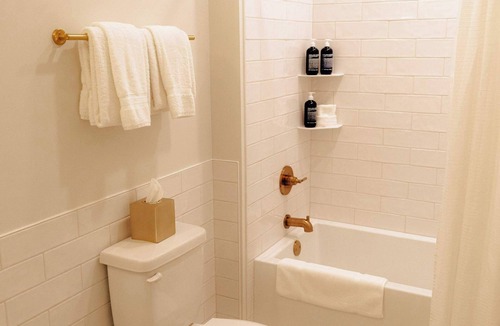 Elk Rapids Apartment | Dexter Suite - 2 Queen Beds | Sleeper Sofa - Accessible