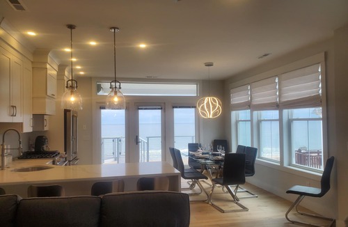 Salisbury House | Direct Ocean Front Salisbury Beach South Side Step out onto sand!