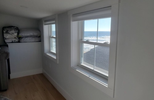 Salisbury House | Direct Ocean Front Salisbury Beach South Side Step out onto sand!