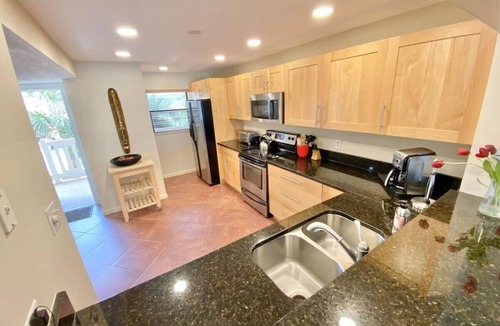 Hutchinson Island South Condo | DIRECT OCEAN FRONT ON BEACH! Amazing views throughout! Mthly Discount! 2br/2ba
