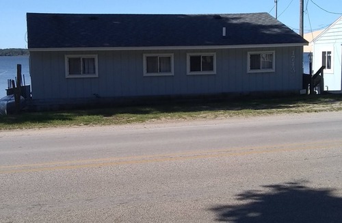 Mears House | Direct silver lake lakefront3 bedroom cottage