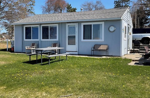 Mears House | Direct silver lake lakefront3 bedroom cottage