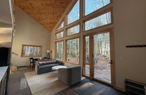Mercer House | Distinctly modern cabin on quiet Northwoods lake