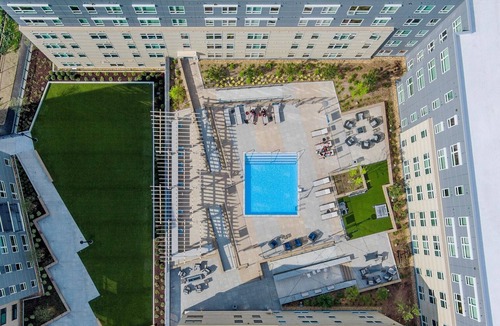 St. Elizabeth's Apartment | Divine Gym, Pool, Concierge & Doorman, by Blueground