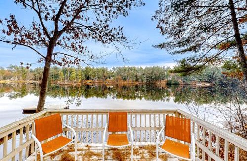 Lake Arrowhead House | Dock! Dog-Friendly Lakefront Gem in Southern Maine