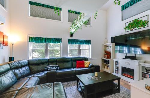 Lincoln House | Dock & Gym! Lakefront Family Retreat in Lincoln