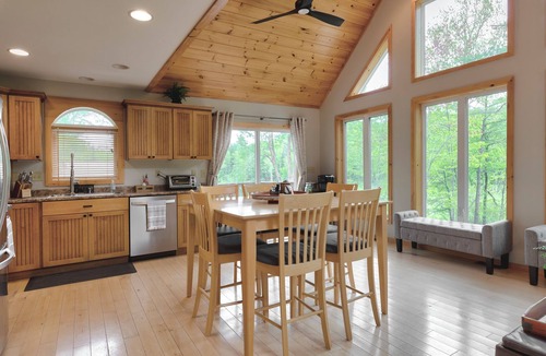 South Casco House | Dog Friendly, 3 Bedroom Home in Kettle Cove on Sebago Lake Maine, Boat Access