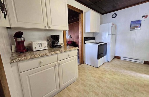 Honor House | Dog-friendly and lakefront home with firepit close to restaurants and shops