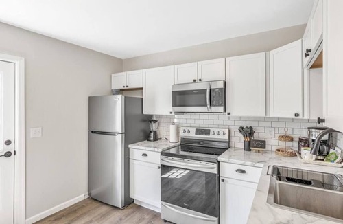 Bay City House | Dog Friendly | Big Groups | HotTub-all yr