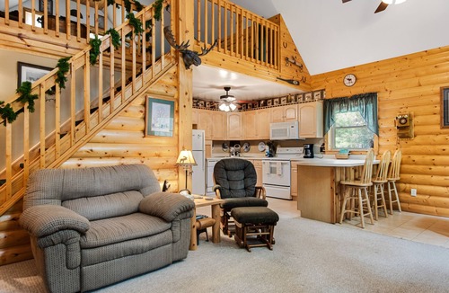 Big Flats House | Dog-friendly cabin on quiet lot near the creek with playground, firepit & W/D