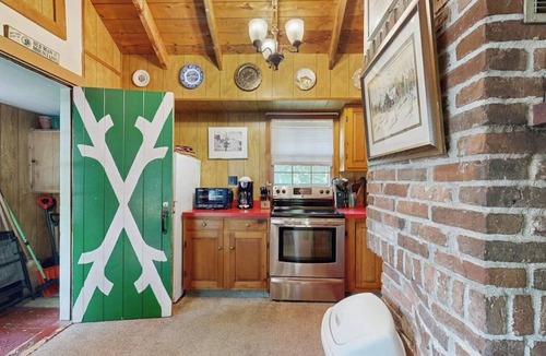 Franconia House | Dog-friendly & charming mountain chalet w/fireplace