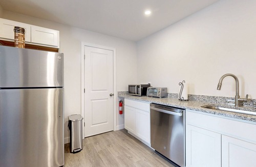 Somersworth Apartment | Dog-friendly condo with full kitchen, central AC, & fast WiFi in a walkable area