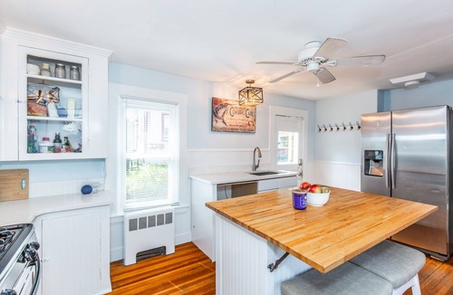 East Greenwich House | Dog Friendly Downtown East Greenwich Cottage