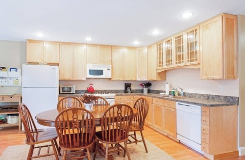 Seal Cove Cabin | Dog-friendly home in great locale close to the ocean with yard, streaming, W/D