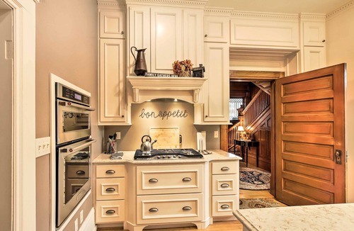 Sturgeon Bay House | Dog-Friendly Home w/Balcony & Yard in Surgeon Bay
