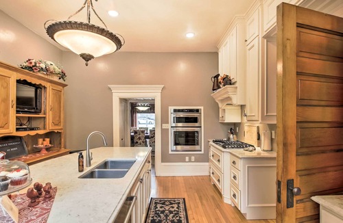 Sturgeon Bay House | Dog-Friendly Home w/Balcony & Yard in Surgeon Bay