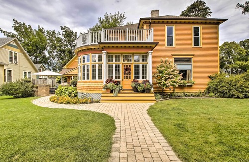 Sturgeon Bay House | Dog-Friendly Home w/Balcony & Yard in Surgeon Bay
