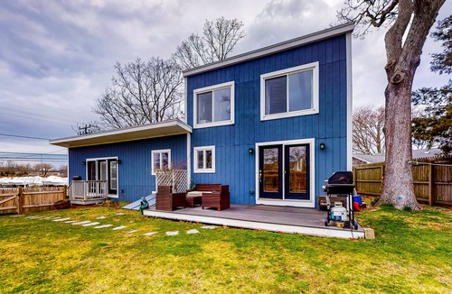 Falmouth Heights House | Dog-friendly home with partial AC, backyard, washer/dryer, WiFi, and gas grill
