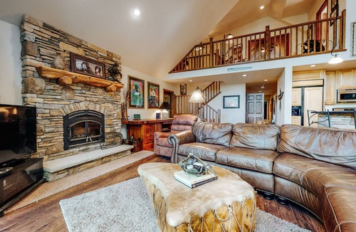 Lac du Flambeau House | Dog-friendly, lakefront dream home w/an indoor sauna & private dock