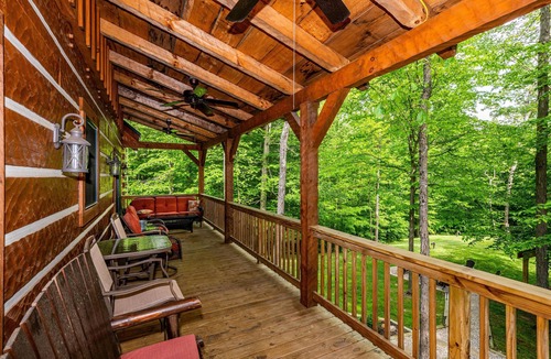 Morgantown Cabin | Dog-Friendly Log Cabin | Hot Tub, Game Room & Fireplace 4BR, 3BA