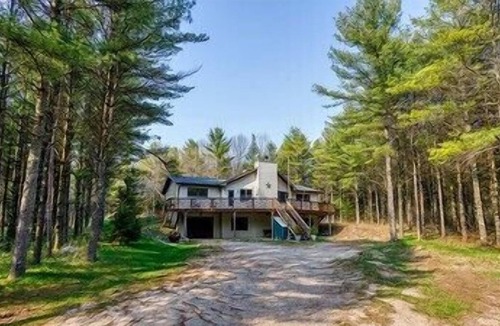 Sturgeon Bay Cabin | Dog-Friendly! Pine Tree Retreat
