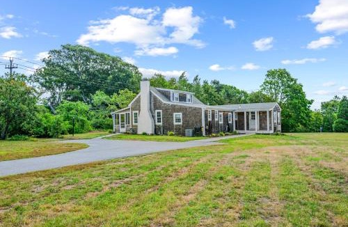 Harwich House | Dog-Friendly Pleasant Lake Cottage in Harwich