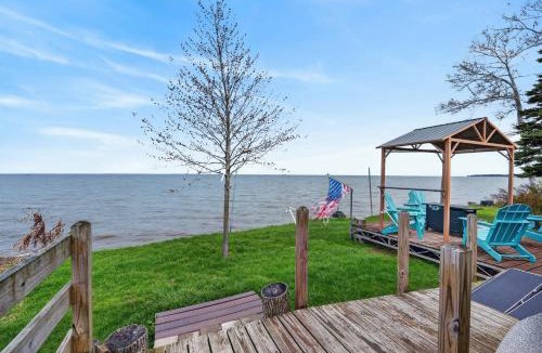 Luxemburg House | Dog Friendly-Southern Door waterfront retreat
