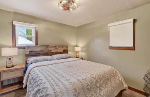 Luxemburg House | Dog Friendly-Southern Door waterfront retreat