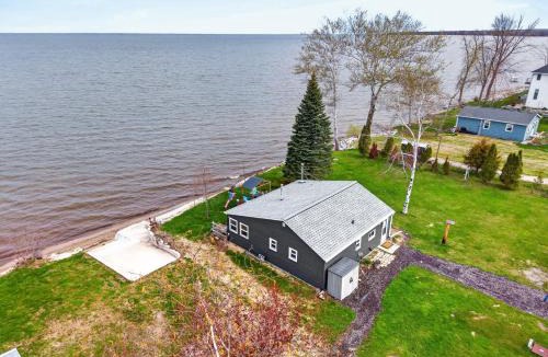 Luxemburg House | Dog Friendly-Southern Door waterfront retreat