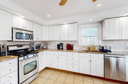Scituate House | Dog-friendly, spacious coastal retreat with large deck & W/D - walk to beaches