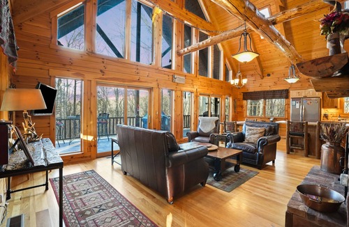 South Bloomingville Cabin | Dolce Vita | Hocking Hills, Waterfall Hot Tub