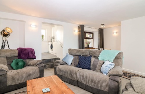 Banff Cottage | Dolphin Cottage