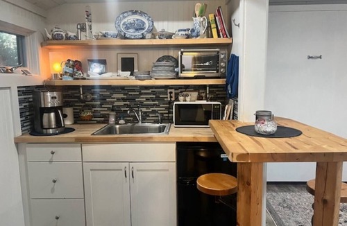 Sebascodegan Island Apartment | Don't miss this charming studio overlooking Quahog Bay in scenic Harpswell!