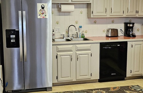 Kennebunk Cabin | Don’t forget your dogs! Fully fenced yards.