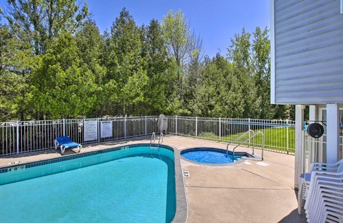 Fish Creek House | 'Door County Getaway' - Walk to State Park!