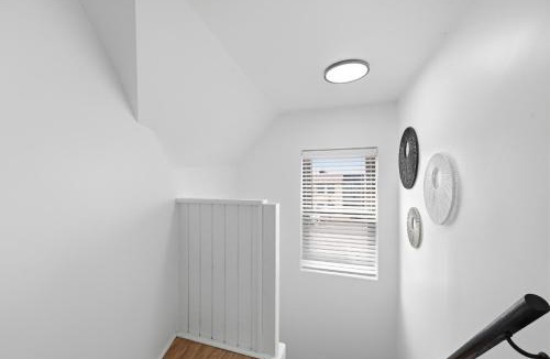 Dormont House | Dormont, Pittsburgh !C Modern & Unique Private Bedroom with Shared Bathroom