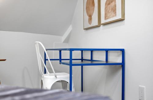 Dormont House | Dormont, Pittsburgh !C Modern & Unique Private Bedroom with Shared Bathroom