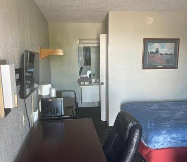 Amarillo Apartment | Double Bed Hotel Room 122