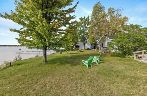 Lake City Apartment | Double Bed Suite with Full Kitchen