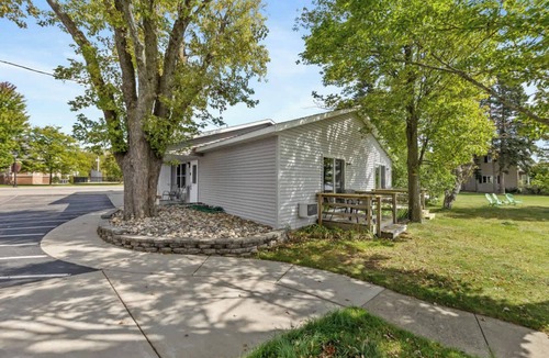Lake City Apartment | Double Bed Suite with Full Kitchen