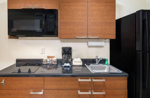 Grand Forks Hotel | Double Your Stay Fun – 2 Queen Bed + Recliner Suites Near Alerus, UND & Shops