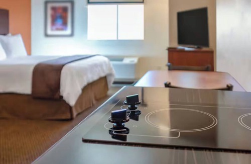 Grand Forks Hotel | Double Your Stay Fun – 2 Queen Bed + Recliner Suites Near Alerus, UND & Shops